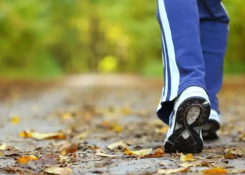 caminhar-7-mil-passos-por-dia-reduz-risco-de-cancer-em-ate-11%,-aponta-estudo