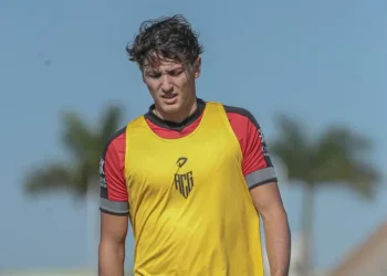 atletico-go-sai-na-frente-por-duas-vezes-no-placar,-mas-sofre-empate-diante-do-paysandu