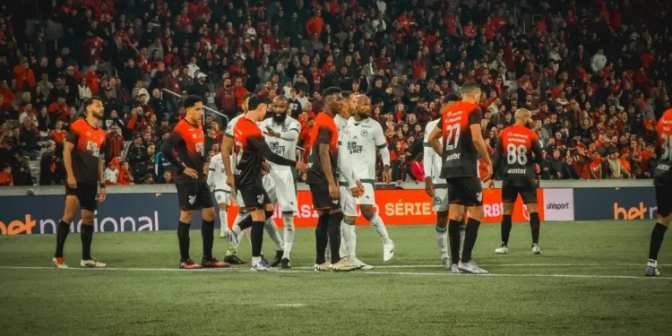 goias-supera-o-atletico-pr-em-curitiba-e-garante-segunda-vitoria-seguida-como-visitante