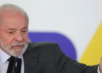 lula-anuncia-r$-3,7-bilhoes-em-reparacao-as-vitimas-de-mariana-e-critica-gestao-da-vale 