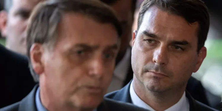 lider-do-pt-solicita-inclusao-de-bolsonaro-e-flavio-em-inquerito-do-stf
