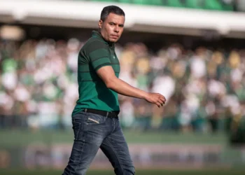 goleada-sofrida-por-equipe-de-jair-ventura-ajuda-goias-a-abrir-sua-maior-vantagem-no-g4