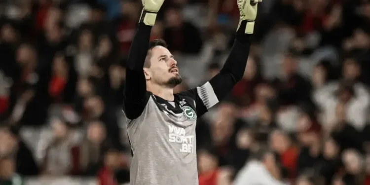 tadeu-alcanca-marca-historica-pelo-goias,-vive-grande-fase-e-sonha-com-libertadores