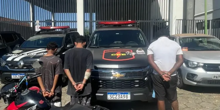 cpe-prende-dois-homens,-apreende-menor-e-recupera-moto-roubada-em-aparecida-de-goiania