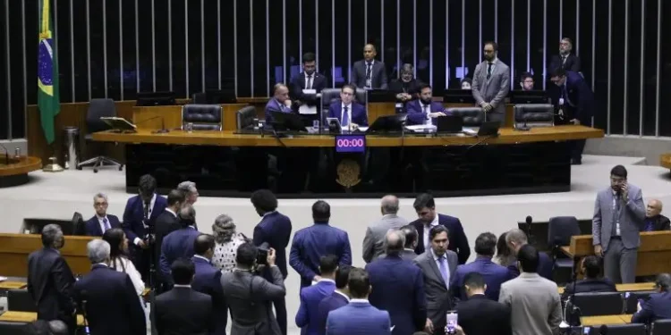 plenario-aprova-projeto-que-flexibiliza-licenciamento-ambiental