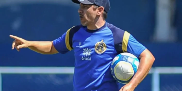 apes-baixas-no-elenco,-lucio-flavio-busca-solucoes-para-manter-aparecidense-no-caminho-do-acesso