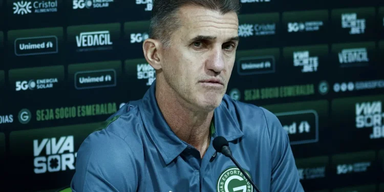 com-mudancas,-mancini-promete-goias-mais-ofensivo-diante-do-cuiaba