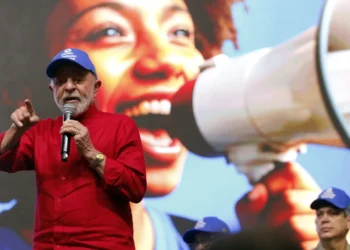 em-goiania,-lula-critica-trump-e-pede-por-maioria-no-congresso