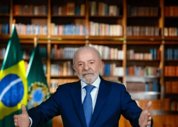 “inaceitavel”:-lula-manifesta-solidariedade-a-ministros-do-stf-apos-revogacao-de-vistos-pelos-eua