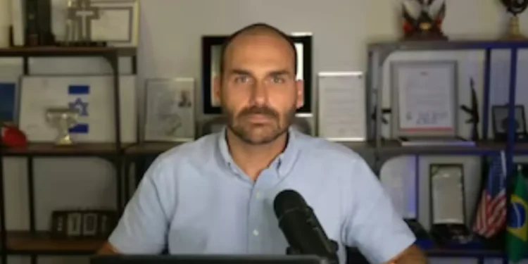 eduardo-bolsonaro-promete-“sacrificio-pessoal”-para-tirar-moraes-do-stf-e-ameaca-delegado-da-pf