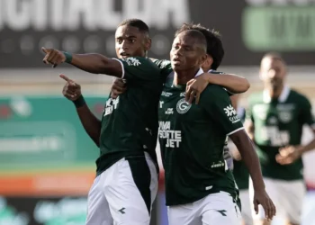 jaja-e-tadeu-brilham,-goias-vence-cuiaba-e-retorna-a-lideranca-da-serie-b