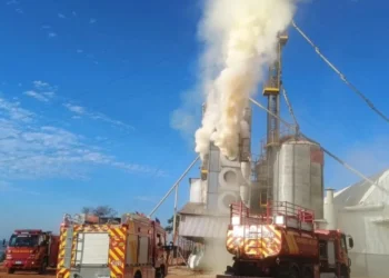 armazem-de-graos-pega-fogo-em-mineiros