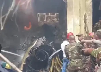 aviao-militar-cai-em-campus-universitario-e-deixa-20-mortos-e-170-feridos