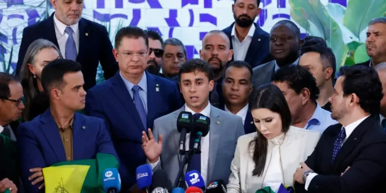 direita-interrompe-recesso-na-camara-em-apoio-a-bolsonaro