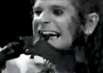 ozzy-osbourne,-icone-do-heavy-metal,-chocou-o-mundo-ao-morder-morcego-vivo-em-palco