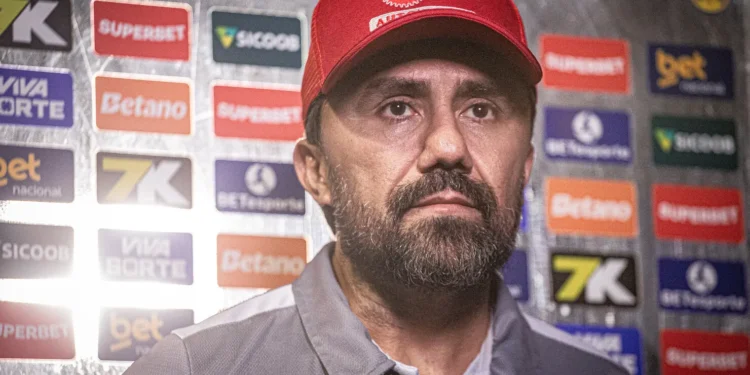 luizinho-lopes-enaltece-elenco-do-vila-nova-apos-vitoria-sobre-o-crb