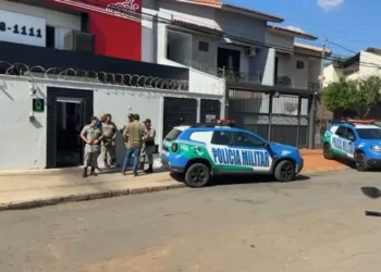 motociclista-morre-apos-ataque-de-abelhas-em-goiania