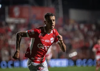 bruno-xavier-destaca-fase-do-vila-nova-e-afirma:-‘precisamos-pensar-jogo-a-jogo’