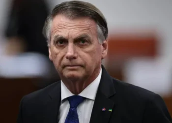 moraes-adverte-bolsonaro-por-violar-medida,-mas-descarta-prisao-preventiva