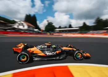 piastri-conquista-pole-da-sprint-de-spa,-borboleto-larga-de-10o