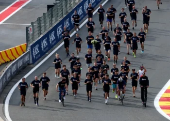 gasly-homenageia-anthoine-hubert-em-spa-com-caminhada-anual-no-circuito