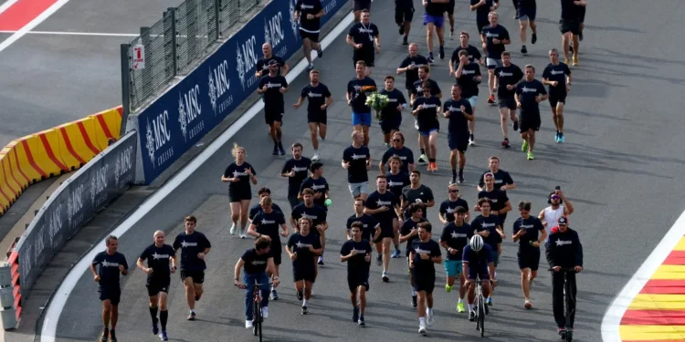 gasly-homenageia-anthoine-hubert-em-spa-com-caminhada-anual-no-circuito