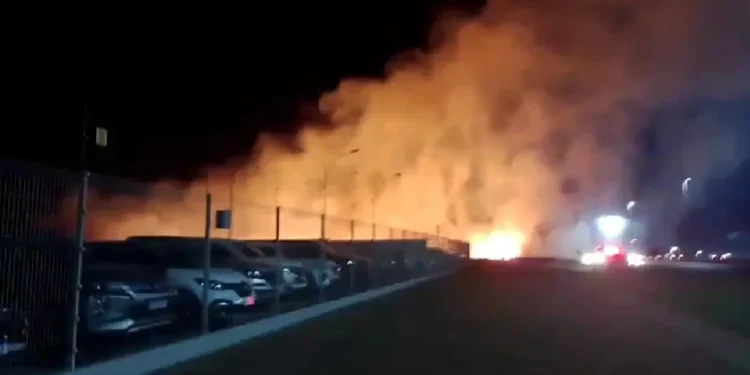 fogo-toma-conta-da-br-153-e-assusta-motoristas-em-goiania