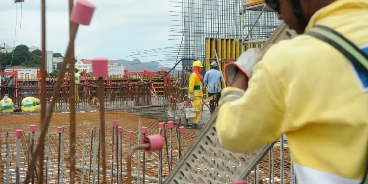 jornada-4×3-vai-quebrar-empresas,-causar-desemprego-e-atrasar-o-pais