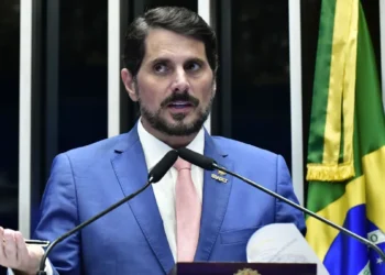 marcos-do-val-tem-contas-bloqueadas-pelo-stf
