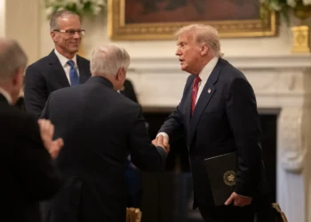 eua-anunciam-tarifas-globais-de-15%-a-20%-enquanto-brasil-segue-com-50%