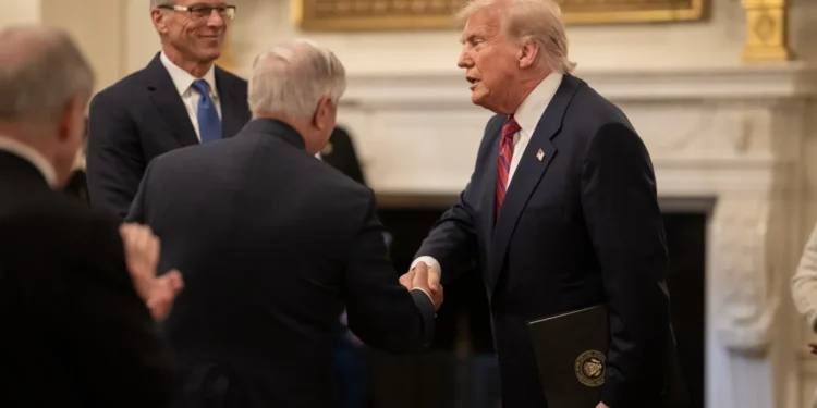 eua-anunciam-tarifas-globais-de-15%-a-20%-enquanto-brasil-segue-com-50%