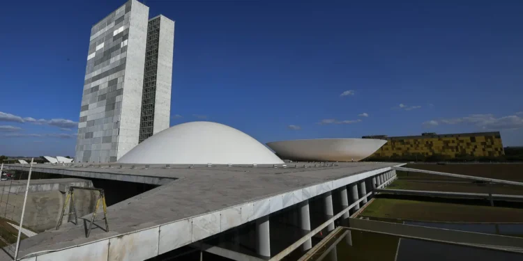 congresso-debate-pec-que-acaba-com-reeleicao-e-estende-mandatos-para-5-anos