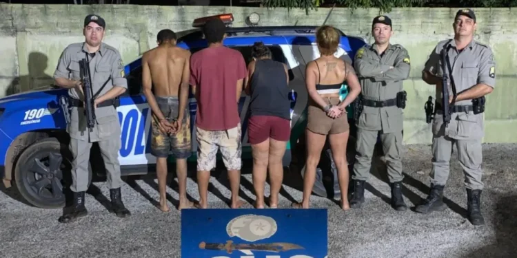 mulher-tenta-degolar-vitima-com-faca-e-arame-em-edeia;-pm-prende-quatro-suspeitos