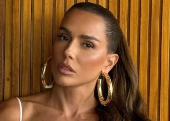 deborah-secco-revela-cena-com-ator-de-bafo-em-novela