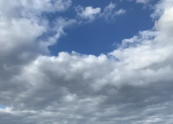 quarta-(30)-tera-sol-com-muitas-nuvens-a-tarde,-com-previsao-de-noite-nublada,-em-goiania