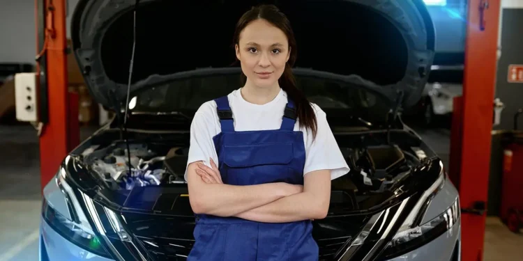 presenca-feminina-nas-oficinas-cresce-230%-e-redefine-perfil-do-setor-automotivo