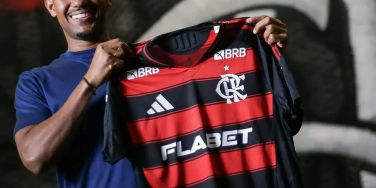 samuel-lino-desembarca-no-rio-de-janeiro-e-enaltece-retorno-ao-flamengo