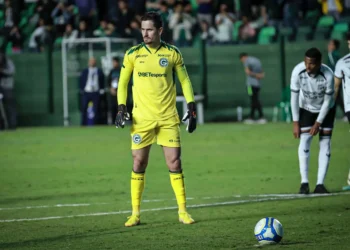 mancini-banca-tadeu-como-batedor-oficial-do-goias-mesmo-apos-penalti-perdido