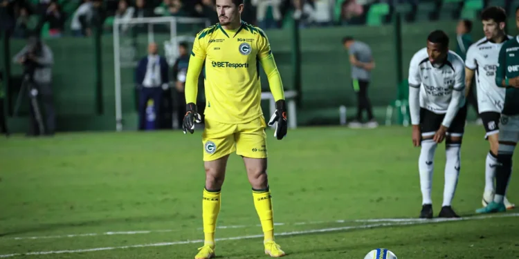 mancini-banca-tadeu-como-batedor-oficial-do-goias-mesmo-apos-penalti-perdido