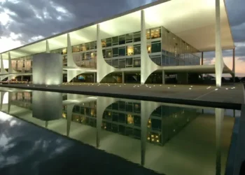 lula-e-bolsonarismo-dividem-o-pais,-e-nao-aparece-candidato-para-unir