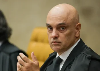 brasileiros-se-dividem-sobre-revogacao-de-visto-de-moraes,-mostra-datafolha