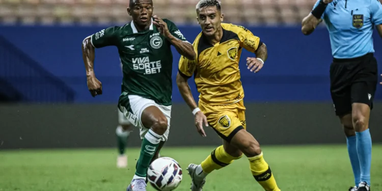goias-volta-a-lideranca-da-serie-b-apos-empate-com-o-amazonas,-mas-liga-o-sinal-de-alerta