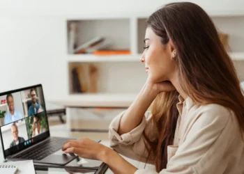 mesmo-com-salario-menor,-trabalho-hibrido-conquista-trabalhadores