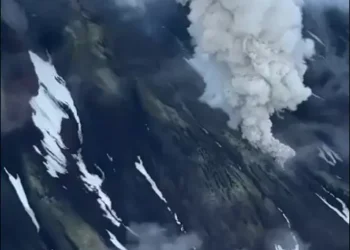 vulcao-na-russia-entra-em-erupcao-apos-450-anos