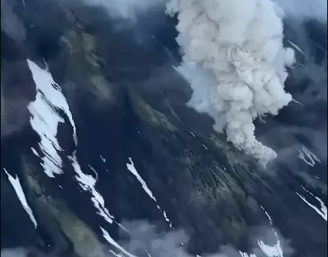 vulcao-na-russia-entra-em-erupcao-apos-450-anos