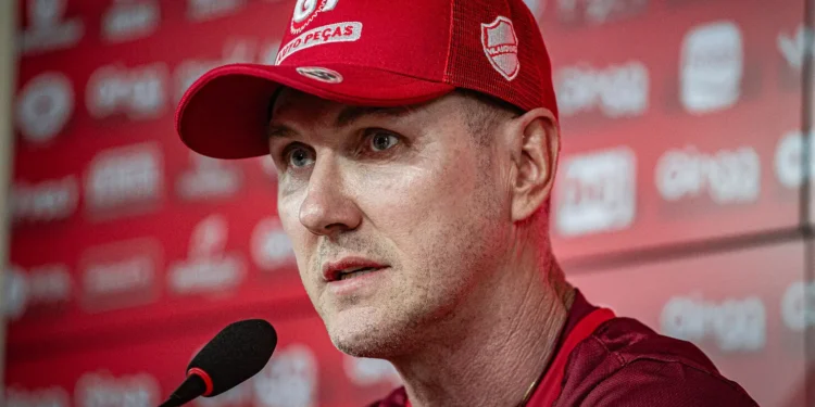 paulo-turra-e-oficialmente-apresentado-como-tecnico-do-vila-nova