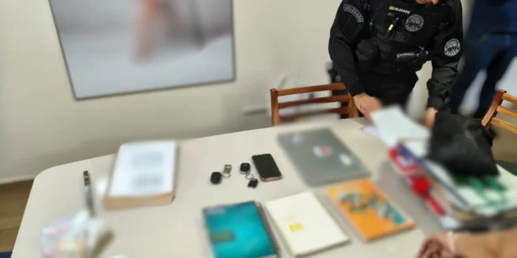 bruxaria,-cartoes-e-desvio:-servidora-e-alvo-de-operacao-por-fraudes-no-paco