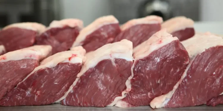 tarifaco-de-trump-entra-em-vigor-e-ameaca-exportacoes-de-carne-goiana-aos-eua