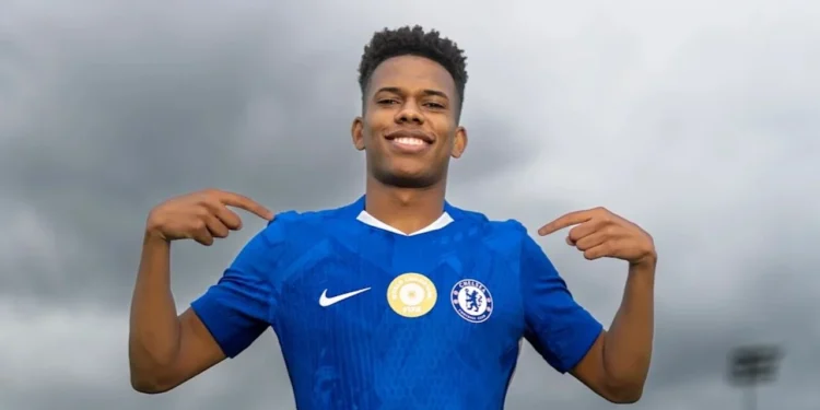 ex-palmeiras,-estevao-e-apresentado-oficialmente-pelo-chelsea