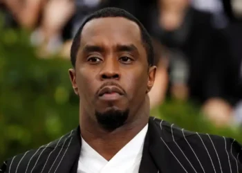 preso-nos-eua,-p.-diddy-alega-receber-comida-estragada-com-larvas